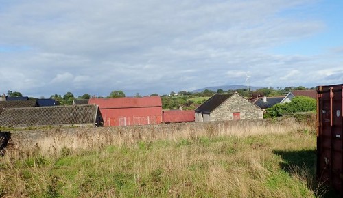 Photo 6x4 farm - sheds, between